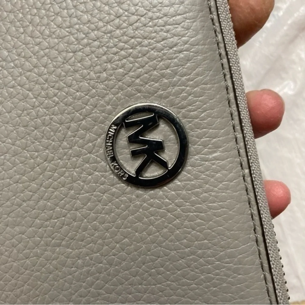 Michael kors gray pebbled leather wristlet wallet clutch